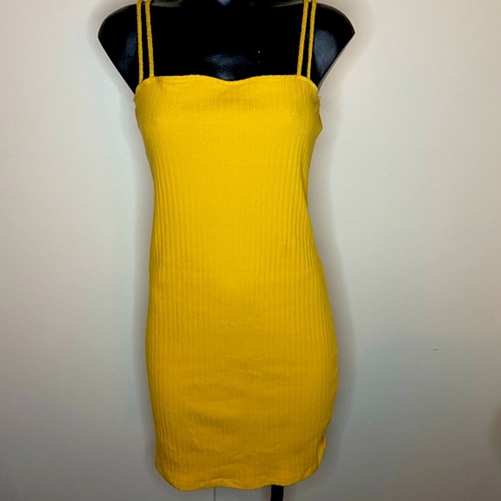 Vibrant yellow dress 🌼